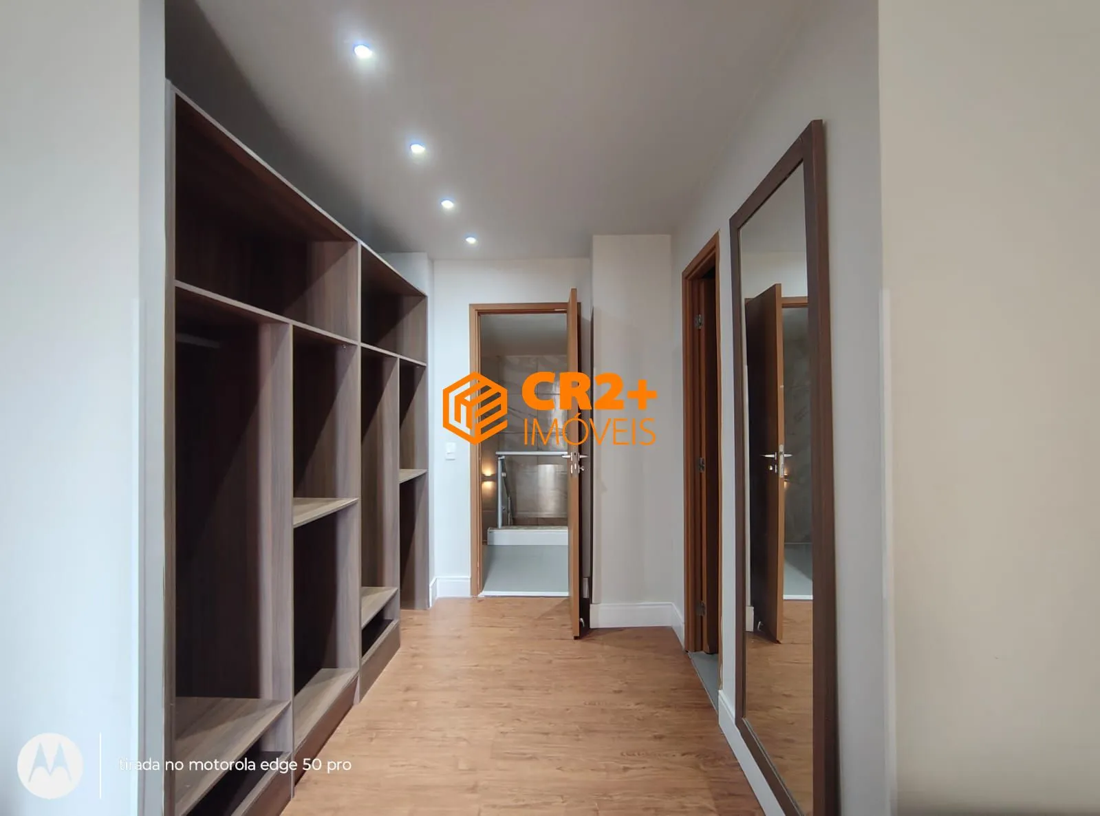 Imagem Vendo COBERTURA 140m2 01 quarto, 02 varandas, 01 vaga de garagem Beira mar em P