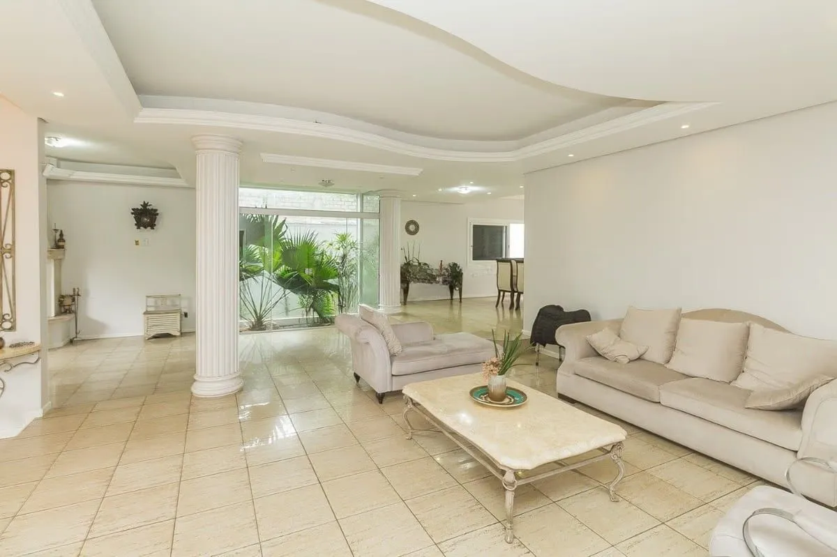 Imagem Casa com 5 dormitórios à venda em Parque Santa Fé, Porto Alegre.