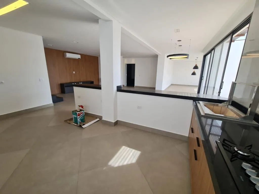 Imagem Linda Casa Térrea no Ecoresidencial Fazenda Jequitibá com 456m².
