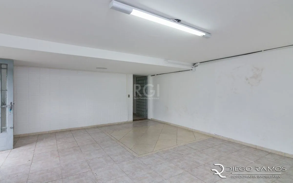 Imagem Venda de casa residencial 25,00m x 80,00m- Menino Deus. 4 vagas, 4 dormitórios, sendo 1 suíte, 1 varanda, lareira e churrasqueira.