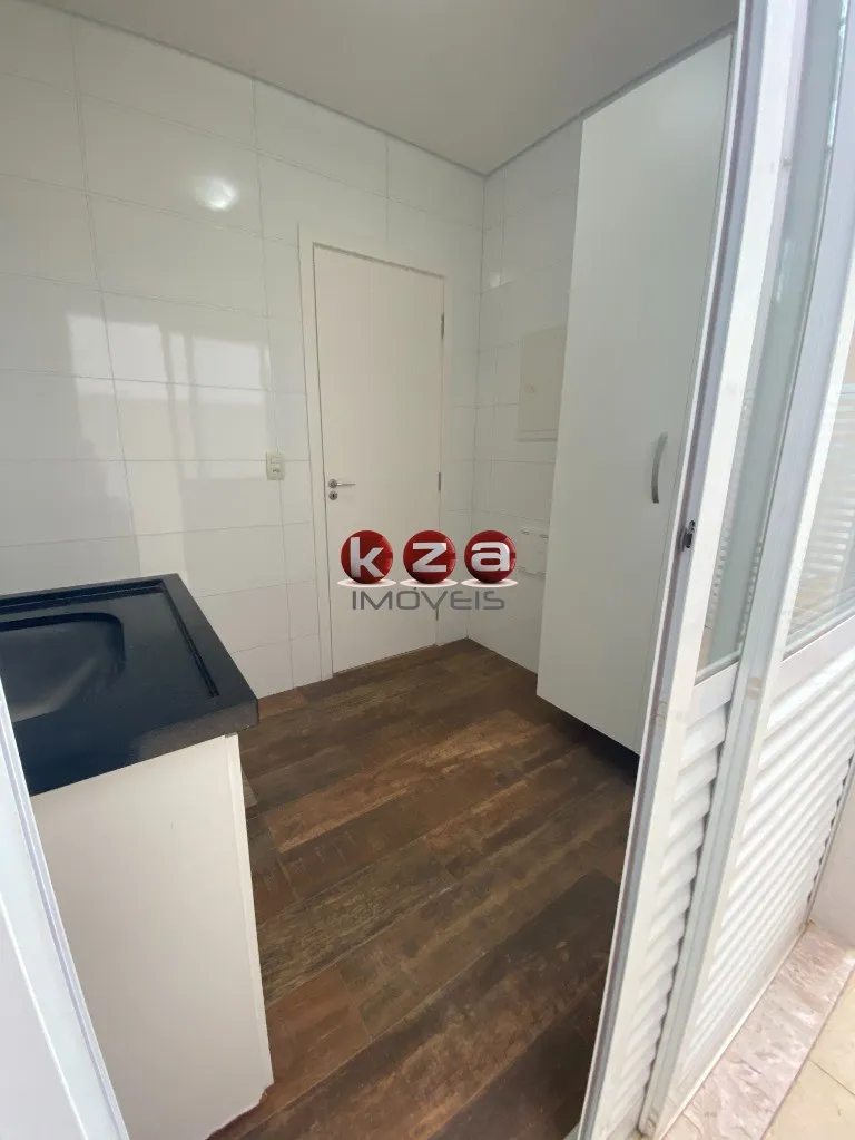 Imagem Lindo imóvel à venda em Valinhos-SP: Casa com 3 quartos, 3 suítes, 2 salas, 5 banheiros, 4 vagas de garagem e 259,29m² de área.