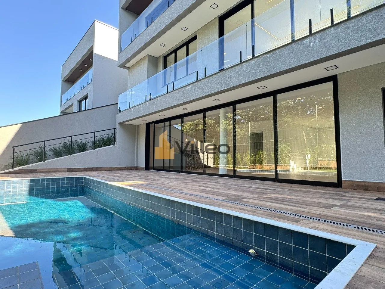 Foto do imóvel Imagine-se chegando em casa e sendo envolvido por um jardim exuberante e cuidadosamente planejado, o...