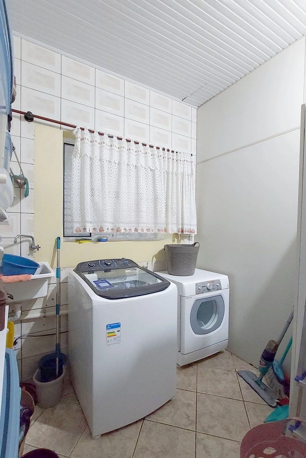 Imagem Casa com 3 dormitórios á venda no Bairro Sarandi, Porto Alegre