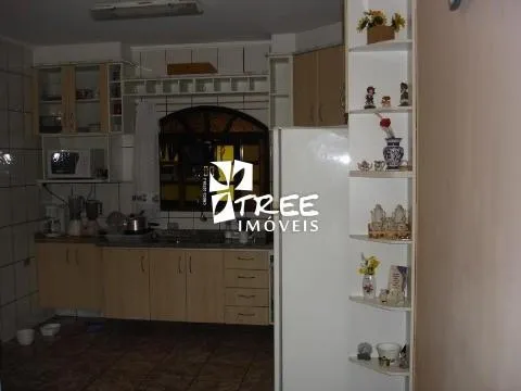 Imagem Casa localizada no bairro Recanto Primavera com 3 dormitórios sendo 1 suíte, 2 salas, cozinha, churrasqueira, 4 vagas para automóveis.