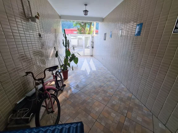 Imagem Casa Triplex no Marapé! Com 115m² e 3 quartos, sendo 1 suítes master com closet e 2 vagas!
