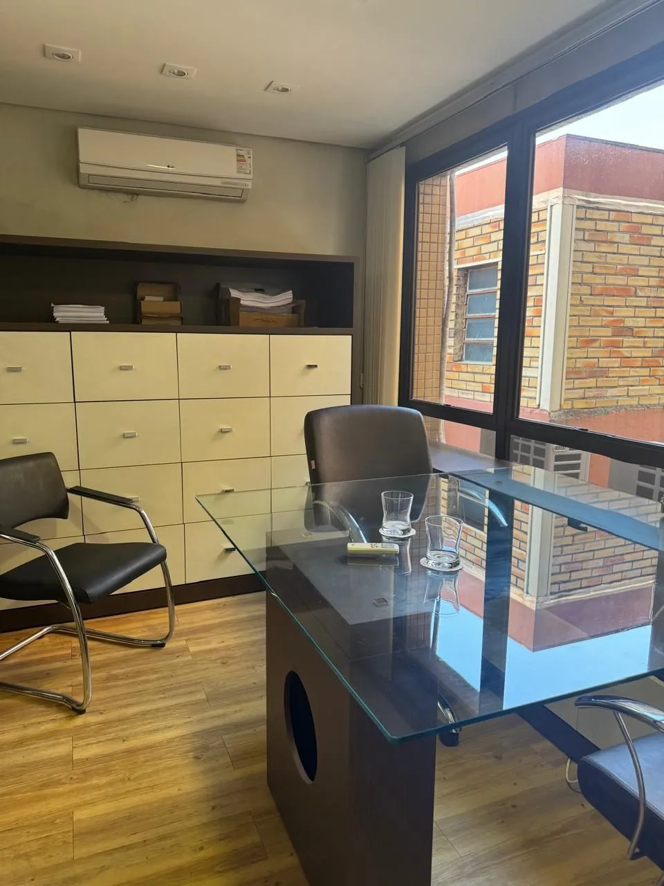Imagem Sala comercial mobiliada com 42m² no bairro Praia de Belas DESOCUPADA