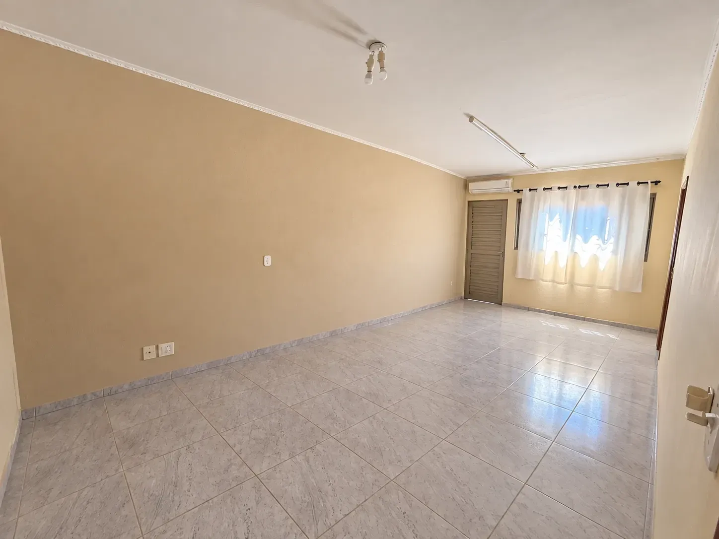 Foto do imóvel: Casa com 3 Quartos à Venda, 240 m² em Vila Curti