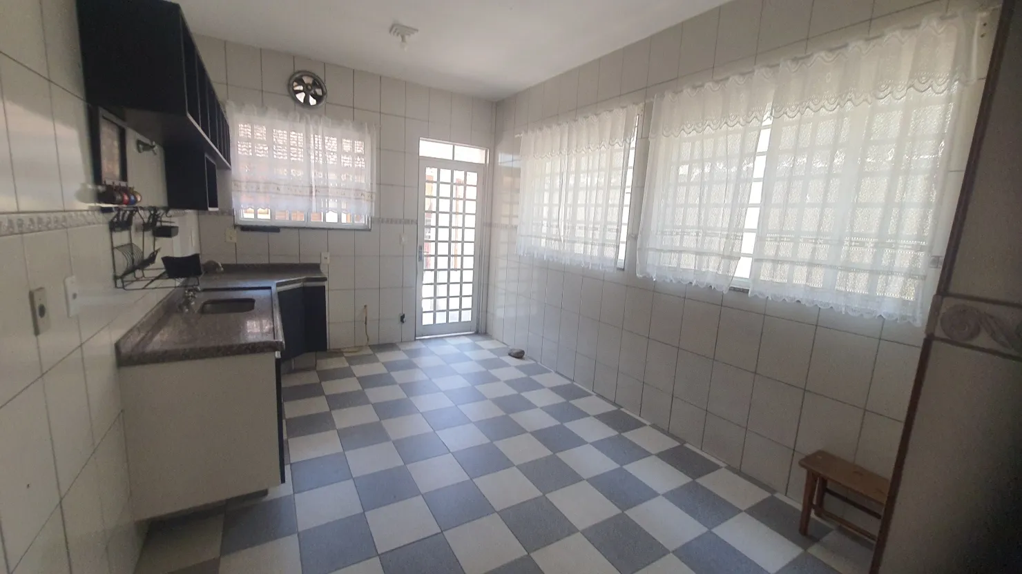 Imagem Sobrado para venda, Loteamento Santana próximo da Vila Militar, Pindamonhangaba, SP