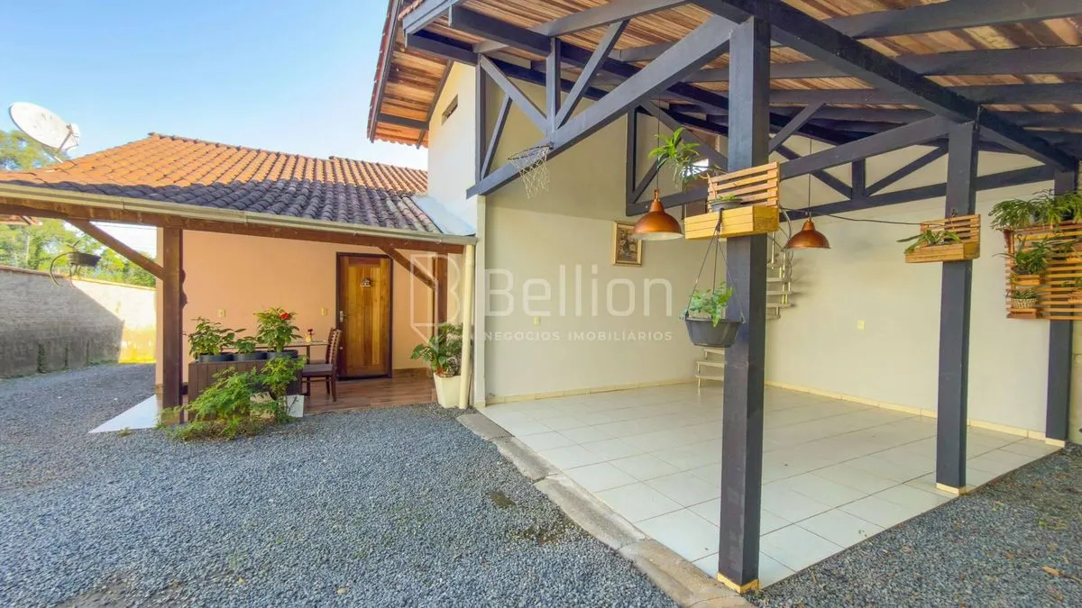 Imagem Casa com amplo terreno de 360m² em Indaial - 3 quartos + garagem no Warnow em Indaial