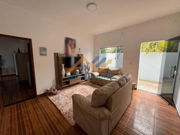 Imagem Casa espaçosa e bem localizada no bairro Porto Seguro.