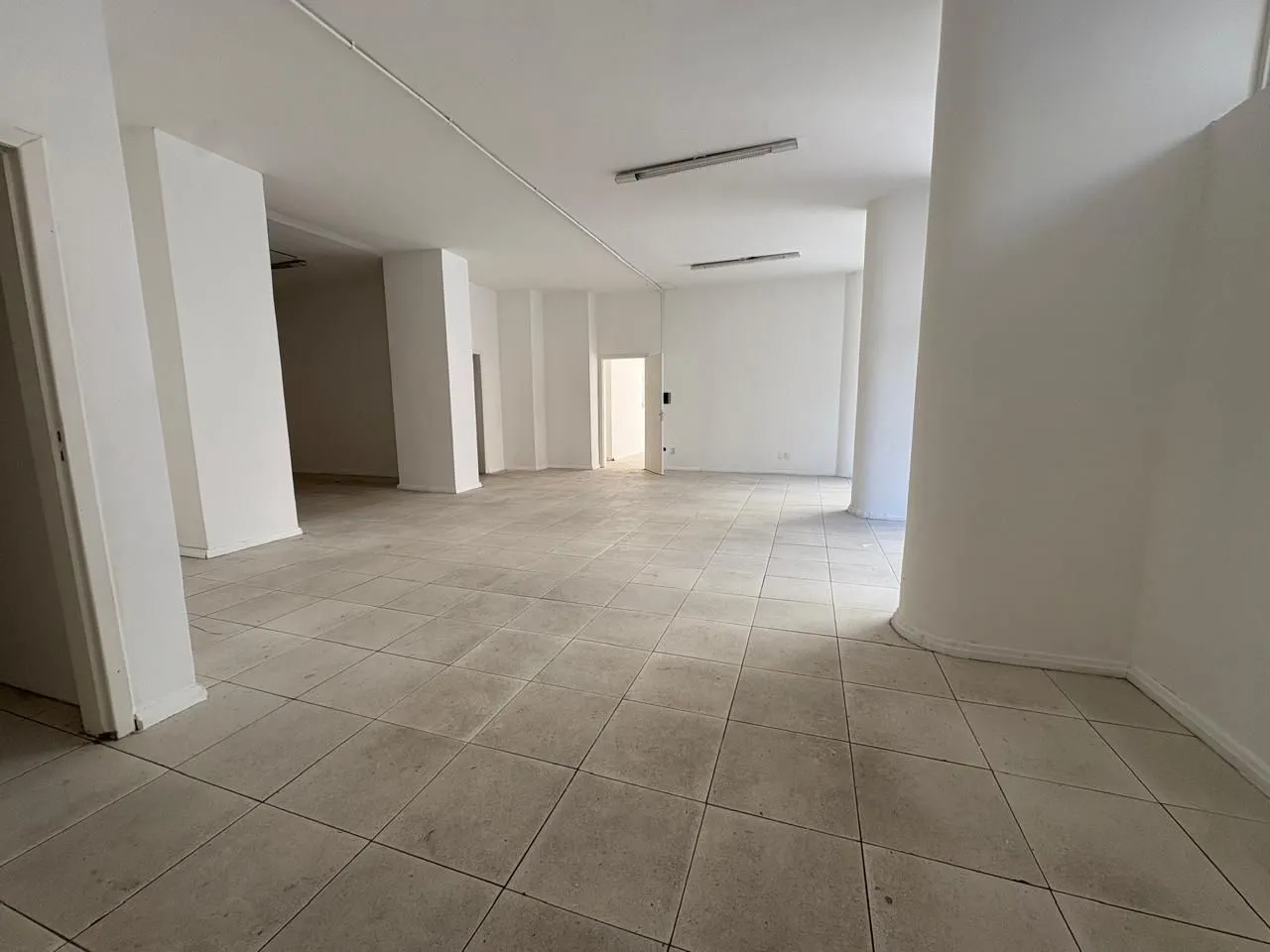 Imagem Sala comercial 822,66m² no centro de Porto Alegre