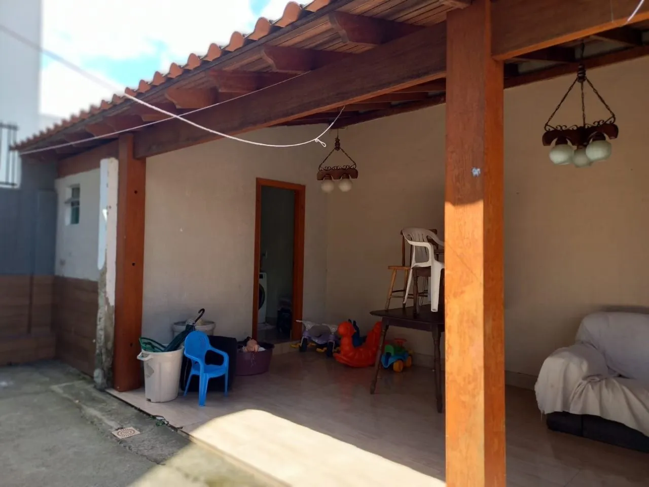 Imagem Duas casas no terreno com 2 vagas de garagem