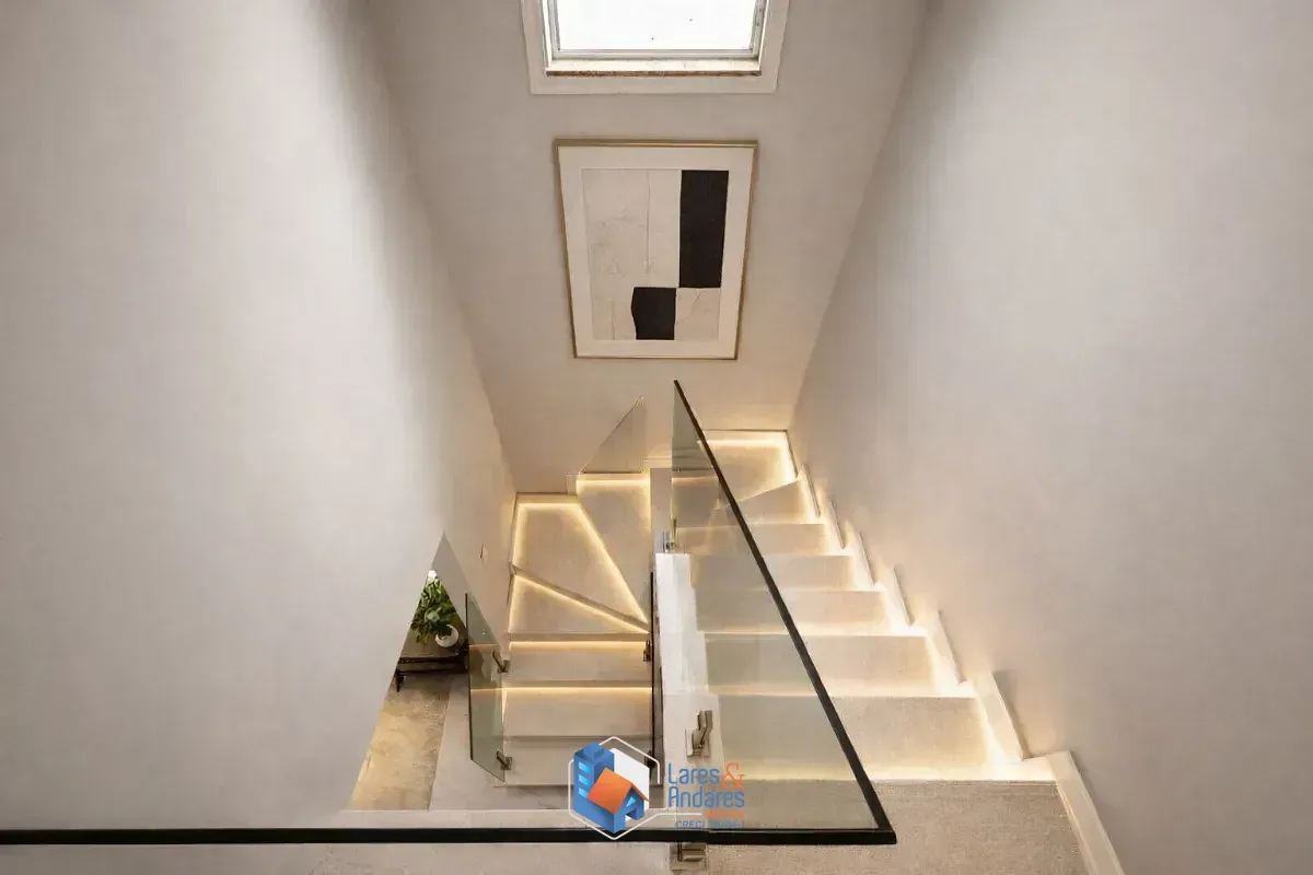 Imagem Sobrado para venda em Santana com 4 quartos, sendo 3 suítes, 230m²