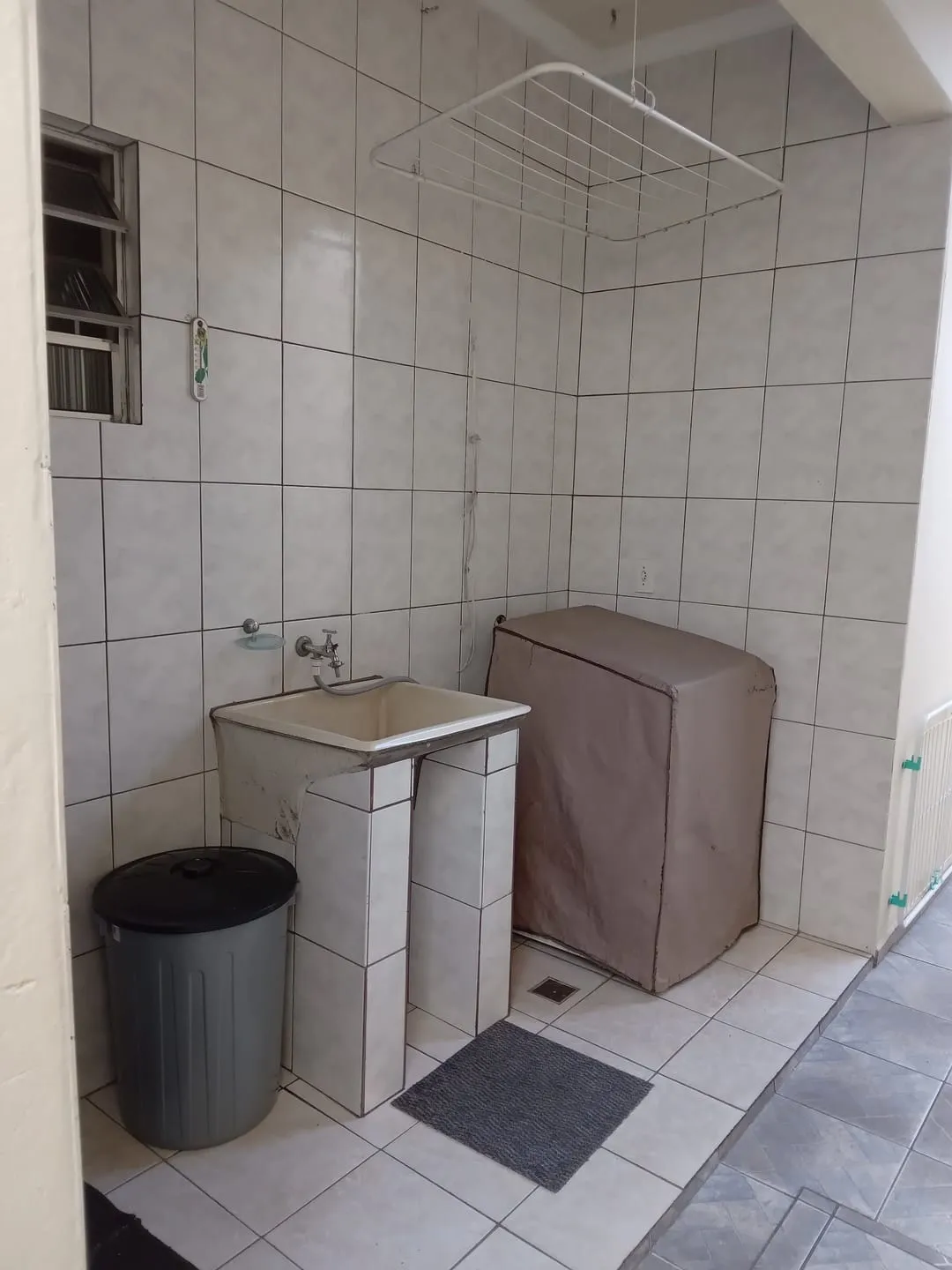 Imagem Sobrado à Venda no Bairro Maria Áurea, em Pindamonhangaba, Próximo ao Centro e à Avenida Principal