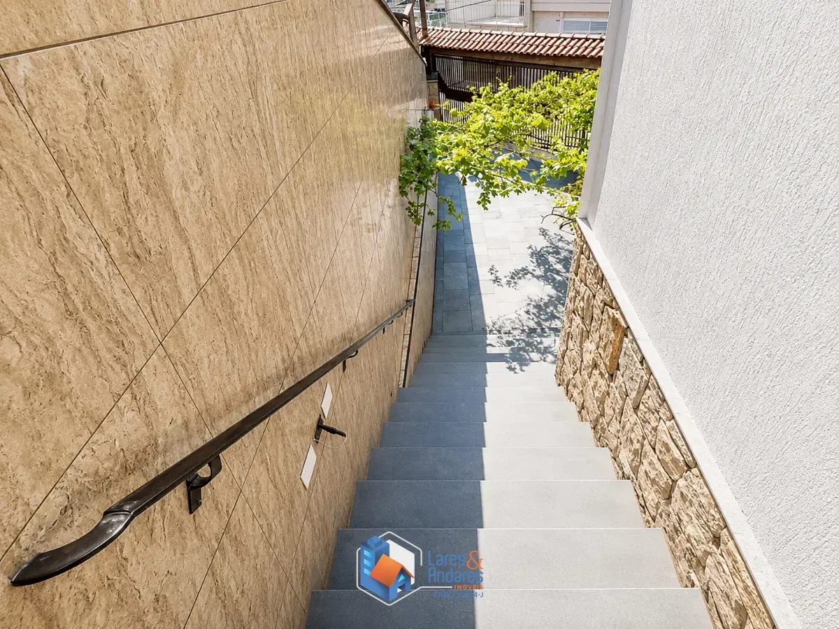 Imagem Sobrado para venda em Jardim São José (Zona Norte) com 3 quartos, sendo 1 suíte, 110m²