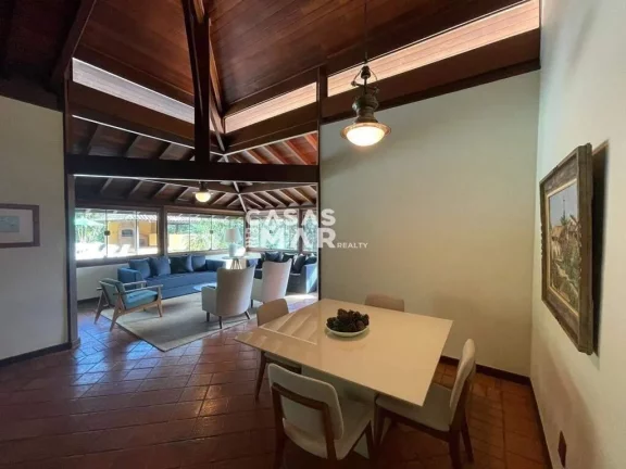 Imagem Casa em condomínio de luxo em Itaipava, Petrópolis-RJ: 4 quartos, 2 suítes, 3 banheiros, 10 vagas, 800m². Imperdível!