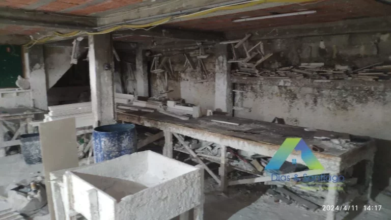 Imagem Casa 2 quartos e Salão 300 metros e vaga para 10 carros