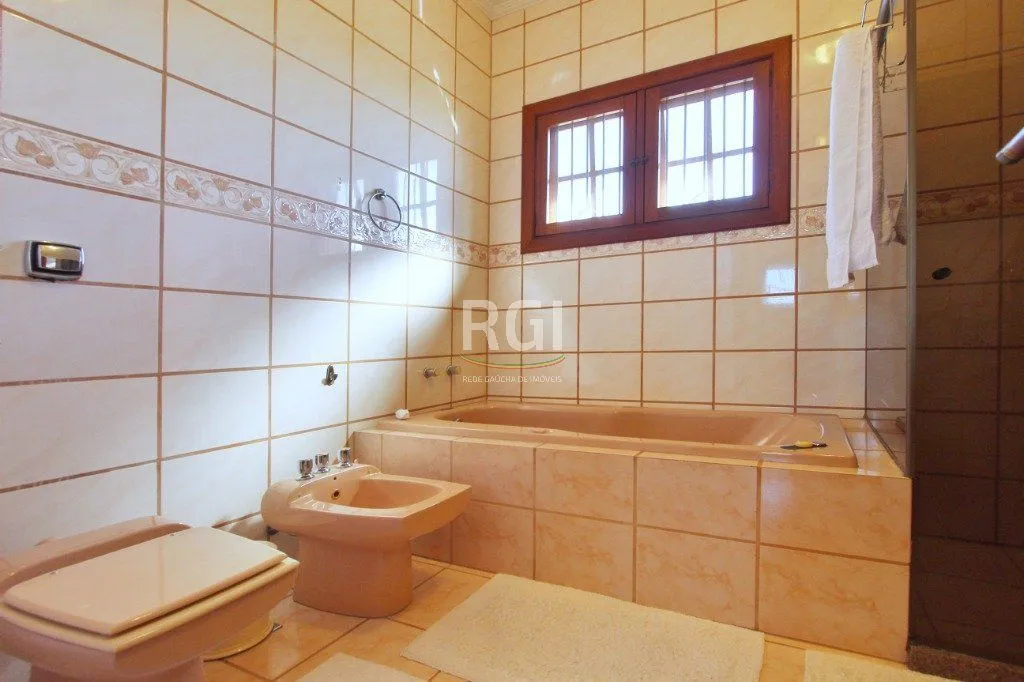 Imagem Casa para Venda - 250m², 3 dormitórios, sendo 1 suites, Teresópolis