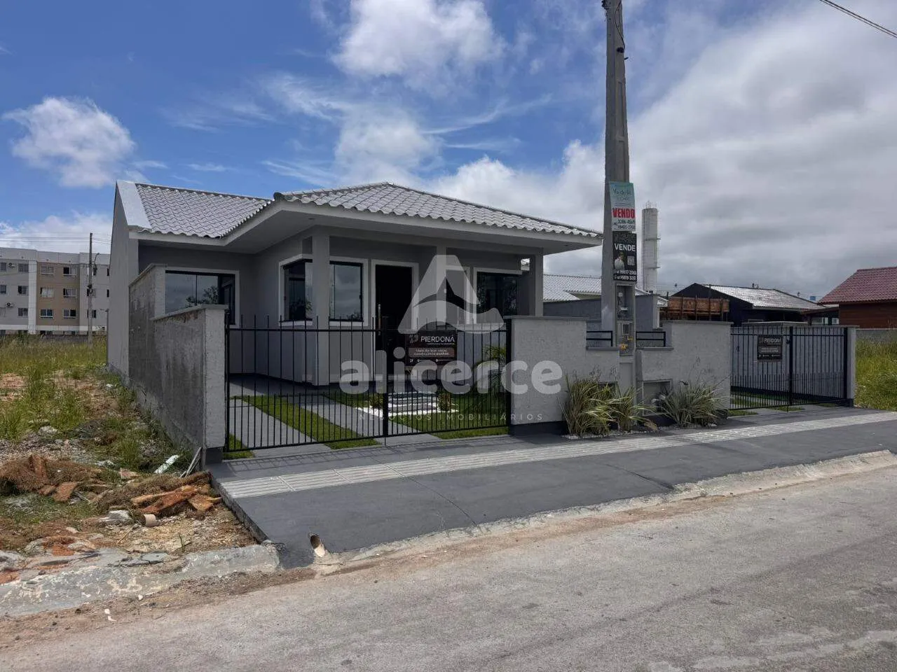 Imagem Linda Casa Geminada prontinha, com Acabamento Impecável! na Nova Palhoça