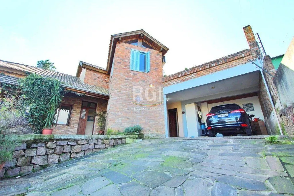 Imagem Casa para Venda - 269.06m², 4 dormitórios, sendo 2 suites, 5 vagas - Teresópolis