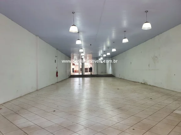 Imagem Salão Comercial para Locação em Ribeirão Preto-SP, Bairro Campos Elíseos: 2 Banheiros e 700m² de Área!