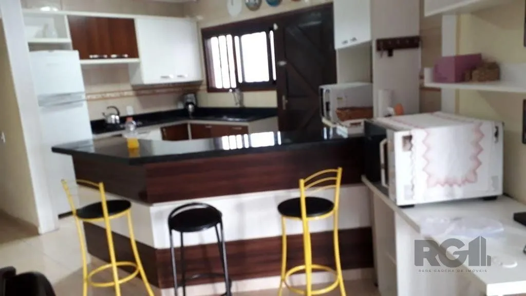 Imagem Casa 3 dormitórios + piscina + 4Vagas garagem + 2 quadras mar