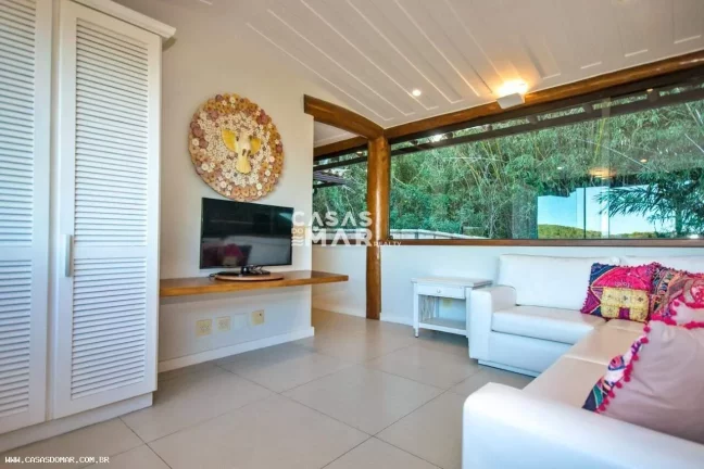 Imagem Imperdível oportunidade: Casa para venda em Armação dos Búzios-RJ, na Ferradura, com 6 quartos, 4 suítes e 900m² de área!