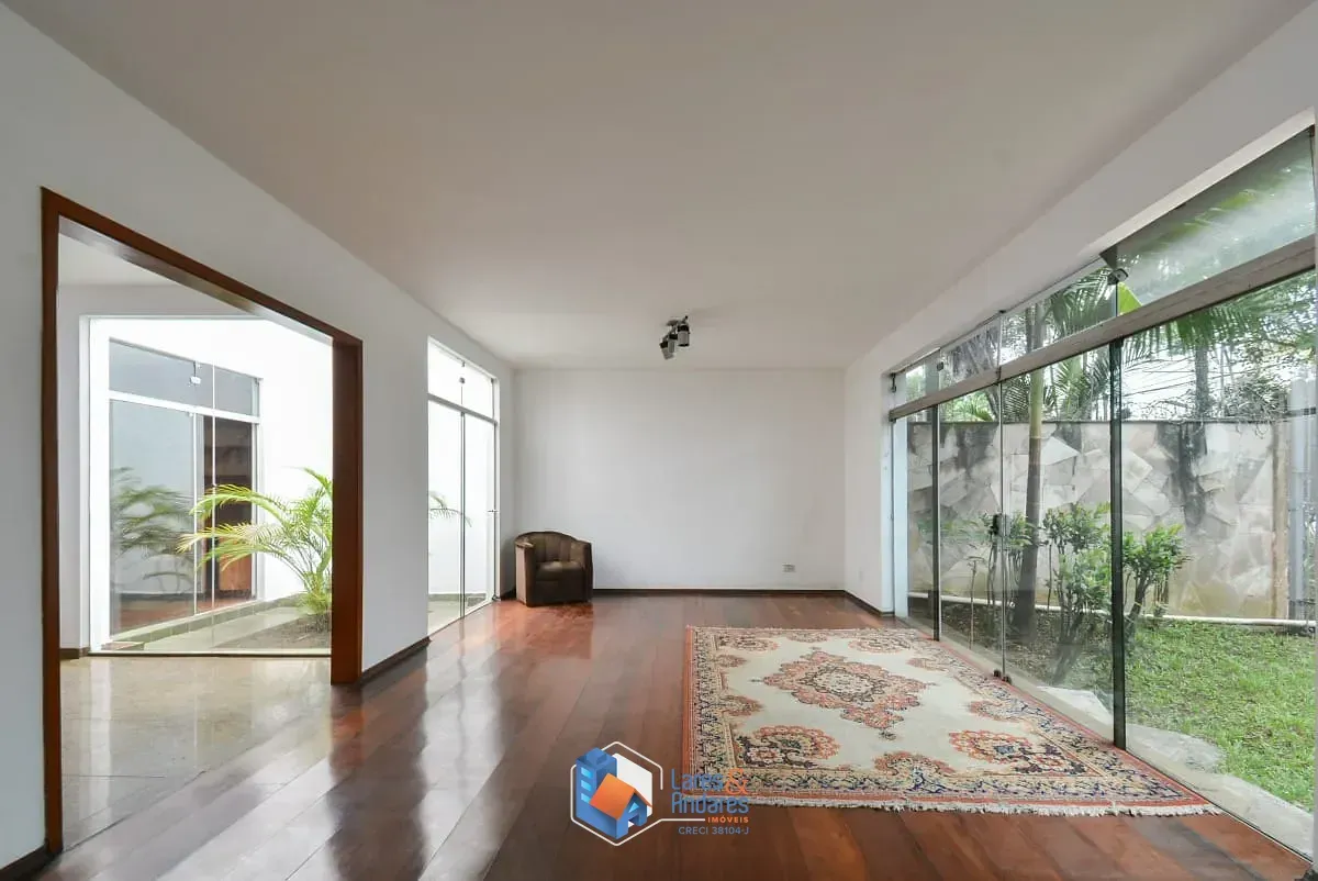 Imagem Sobrado para venda em Planalto Paulista com 4 quartos, sendo 2 suítes, 331m²
