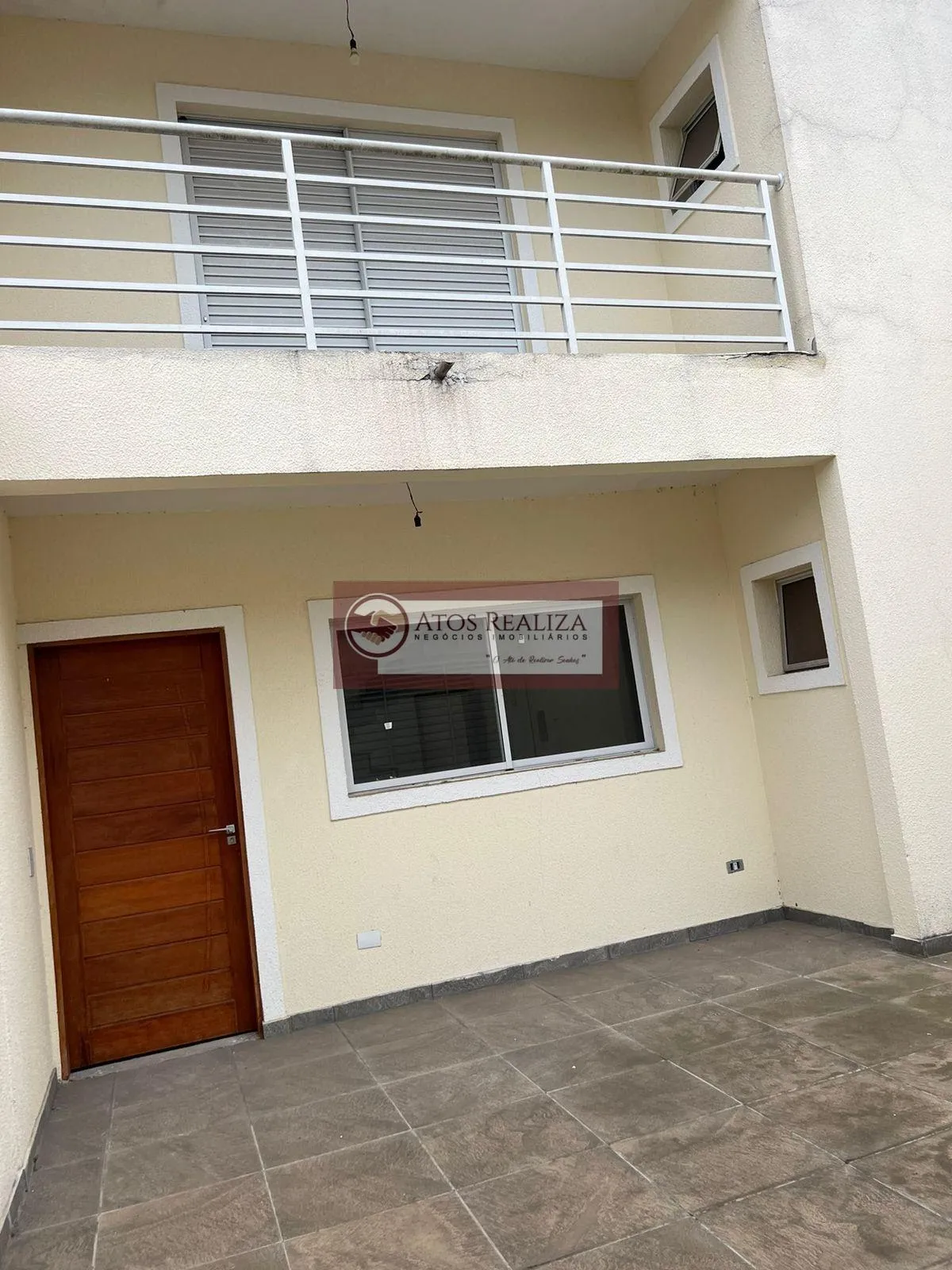 Imagem Vendo Grande Oportunidade na vila campo grande. ﻿ Sobrado novo de 180m², com 3 Suítes, 1 lavabo, 2 vagas de garagem, quintal, Churrasqueira, corredor lateral portão automático. Valor de oportunidade R$ 790k. agende uma visita e confira. ﻿ ﻿