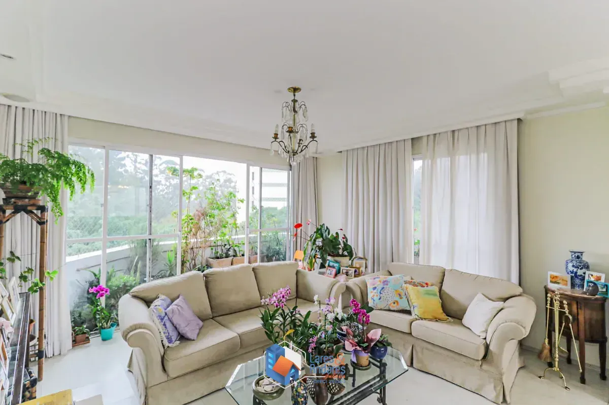 Foto do imóvel Apartamento para venda em Vila Suzana com 4 quartos, sendo 1 suíte, 185m² em Rua Crítios