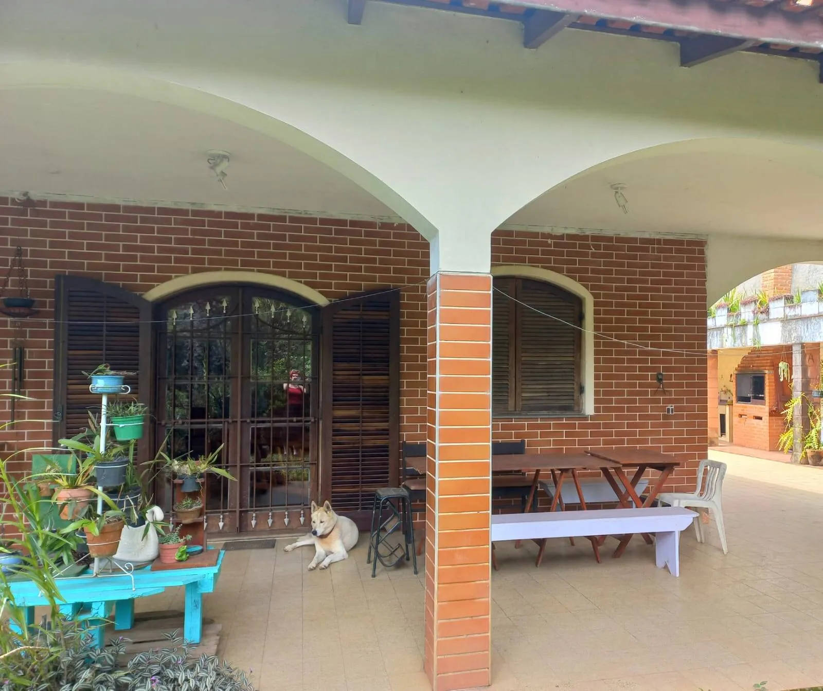 Imagem Chácara Com Casa Principal, Edícula e Galpão Industrial no mesmo Terreno.