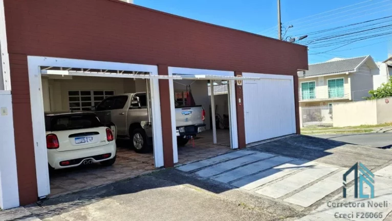 Foto do imóvel Sobrado 03 quartos c/suíte, ático, espaço nos fundos, no Tingui em Curitiba PR