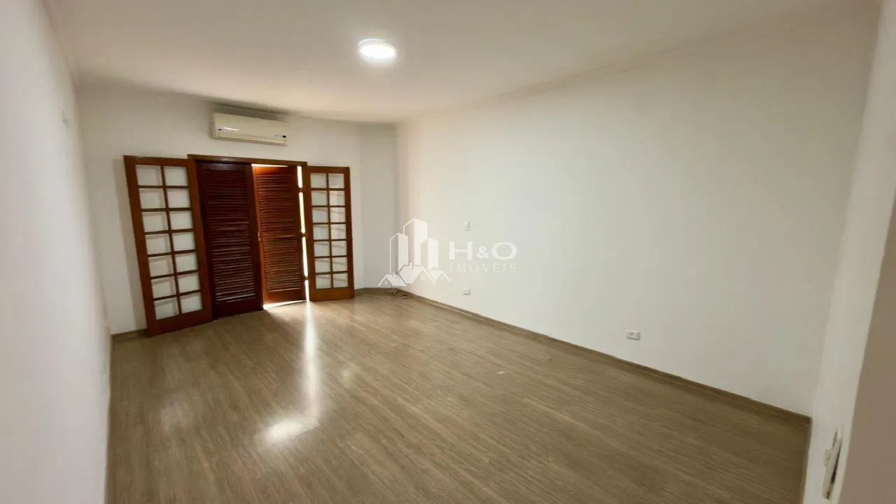 Imagem Sobrado à Venda Próximo ao Parque do Carmo - 2 Suítes, Ar-Condicionado, Churrasqueira e 2 Vagas