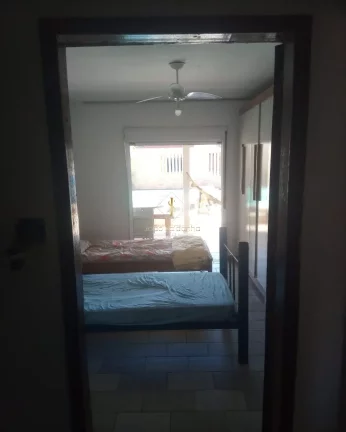 Imagem Casa em Guaratuba com piscina em rua pavimentada, sozinha no terreno e poucos metros do mar.