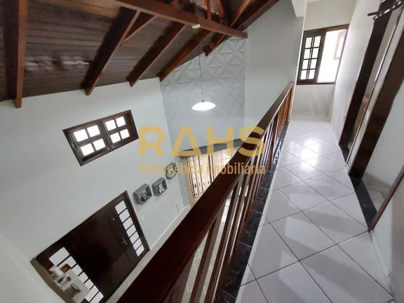 Imagem Lindo sobrado, totalmente averbado, com muito espaço e charme, sua área privativa de 175m² em um ...
