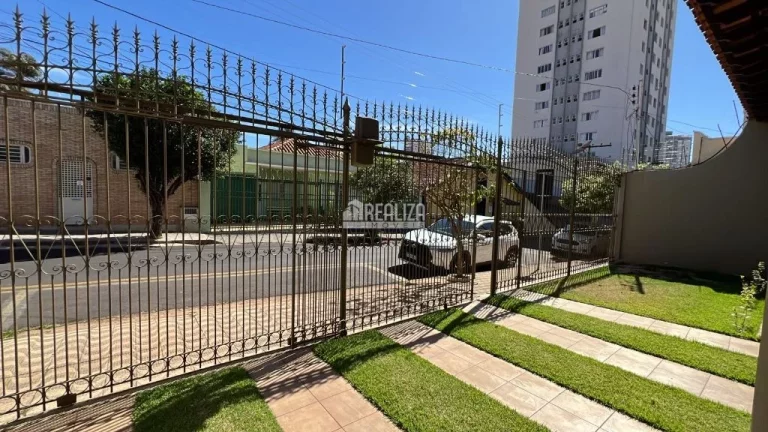 Imagem Casa à venda com 3 dormitórios no bairro Mercês, em Uberaba