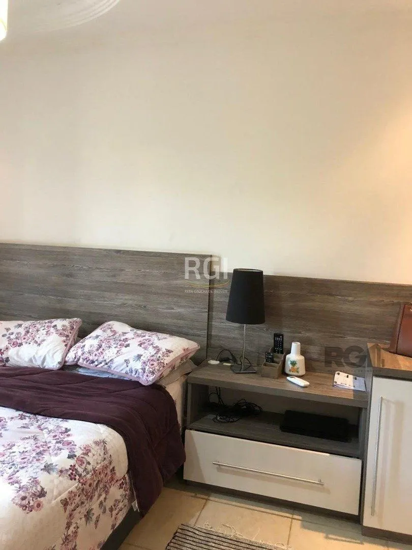 Imagem Casa residencial de 3 dormitórios sendo um uma suíte localizada no bairro Guarujá.