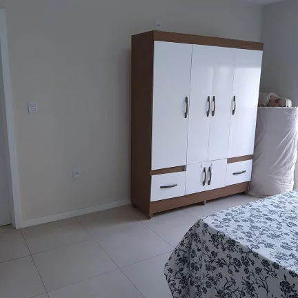 Imagem Casa à venda em Garopaba-SC, bairro Pinguirito: 2 suítes, sala ampla, 110m².