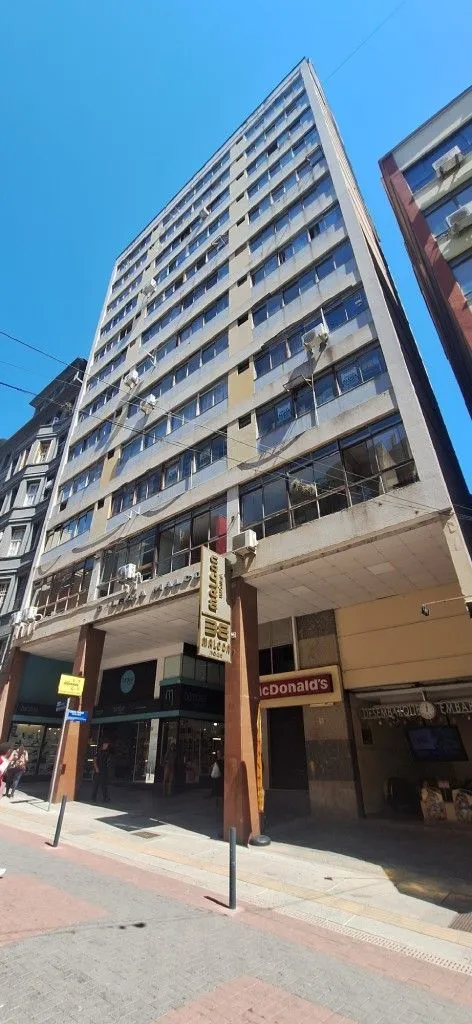 Imagem Excelente localização - R DOS ANDRADAS, 1560 - Centro Historico, Porto Alegre