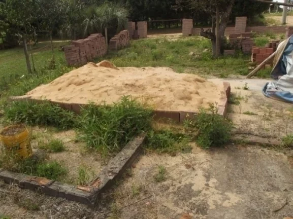 Imagem Lindo Terreno residencial com obra inacabada de 100m², condomínio fechado