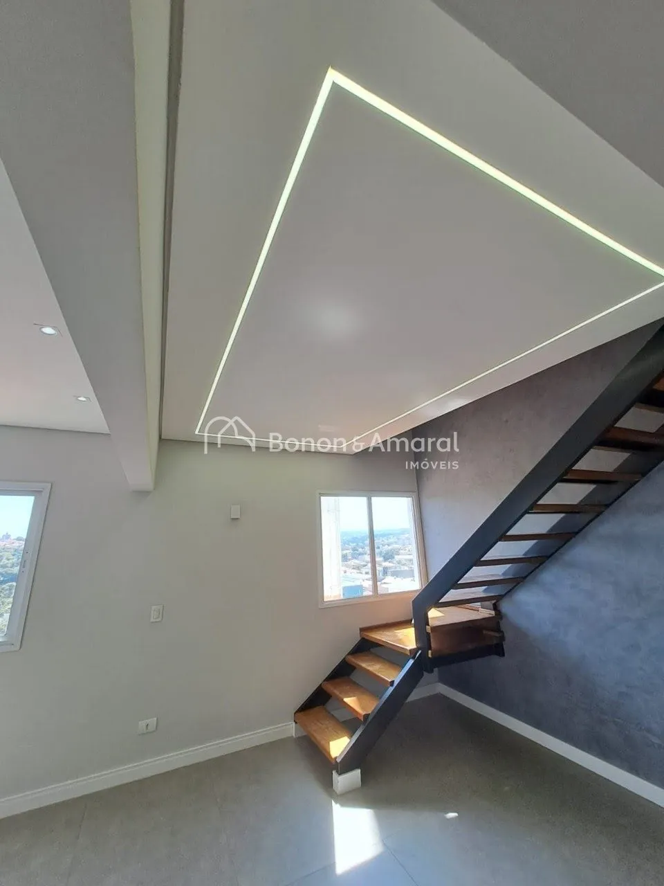 Imagem Cobertura à venda com 4 dormitórios, 2 suítes, e 2 vagas de garagem, 217 m² no Taquaral