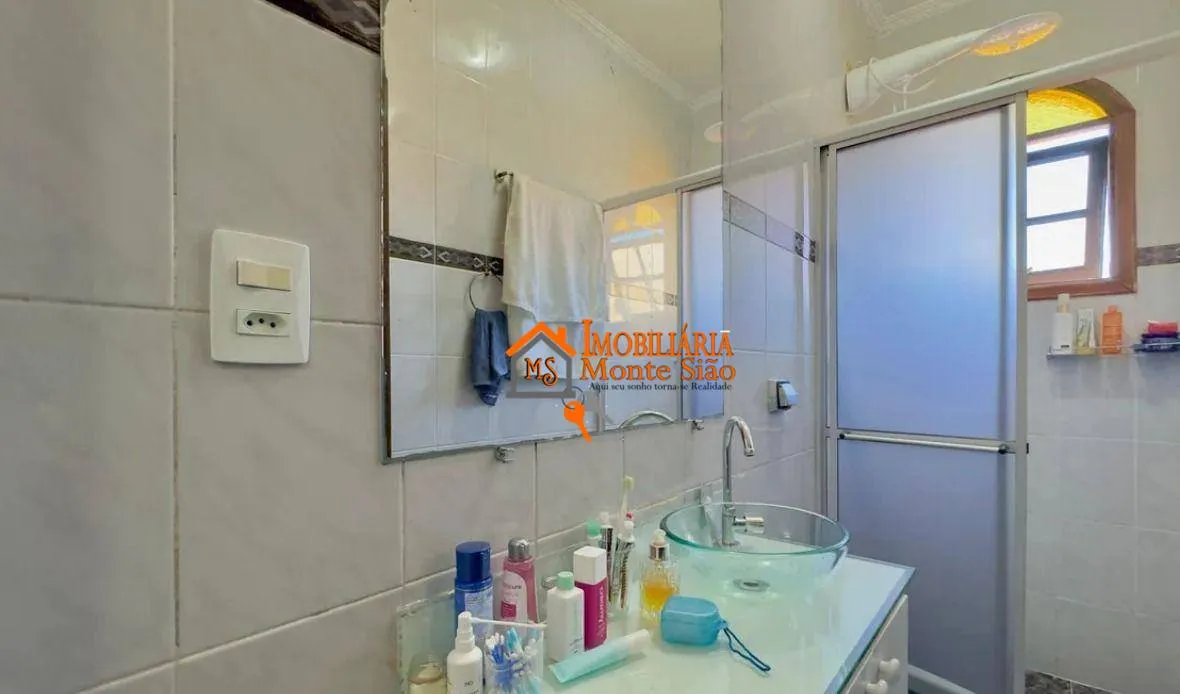 Imagem Sobrado com 3 dormitórios à venda, 200 m² por R$ 695.000,00 - Gopoúva - Guarulhos/SP