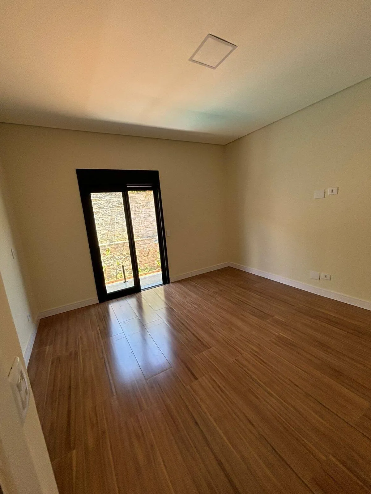 Imagem Casa Nova Planejada em Alphaville - 4 Dormitórios, 2 Suítes, Área de Lazer Completa e 4 Vagas