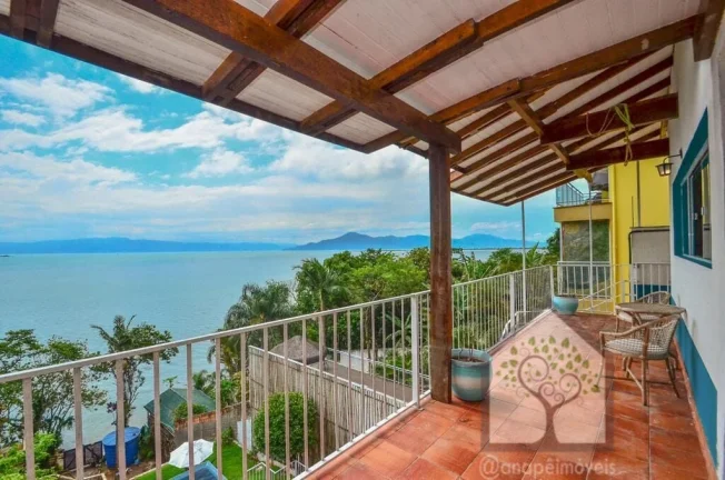 Imagem Mansão pé na areia em meio à natureza no Sambaqui
