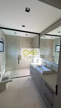 Imagem Linda casa com 4 quartos, sendo 4 suítes, 2 vagas de garagem e 396,06 m2 de área total disponível para venda!
