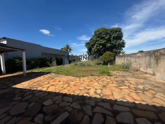 Imagem CASA TÉRREA 3 DORMITÓRIOS UMA SUÍTE GUARAPARK COND. FECHADO TERRENO COM 800M²