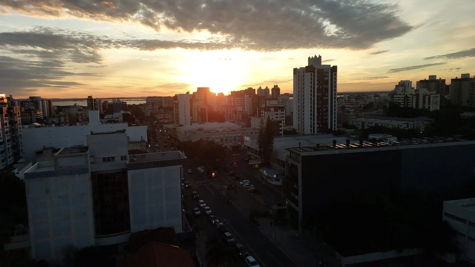 Imagem APARTAMENTO 2 DORMITÓRIOS - 70,19 m² - 2 VAGAS - MENINO DEUS