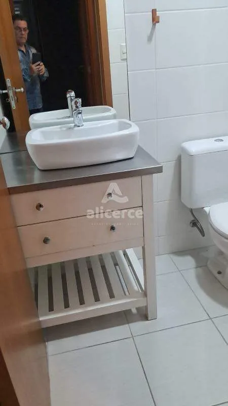 Imagem Apartamento 2 Quartos com Suíte, Sacada e Lazer em Barreiros - São José/SC