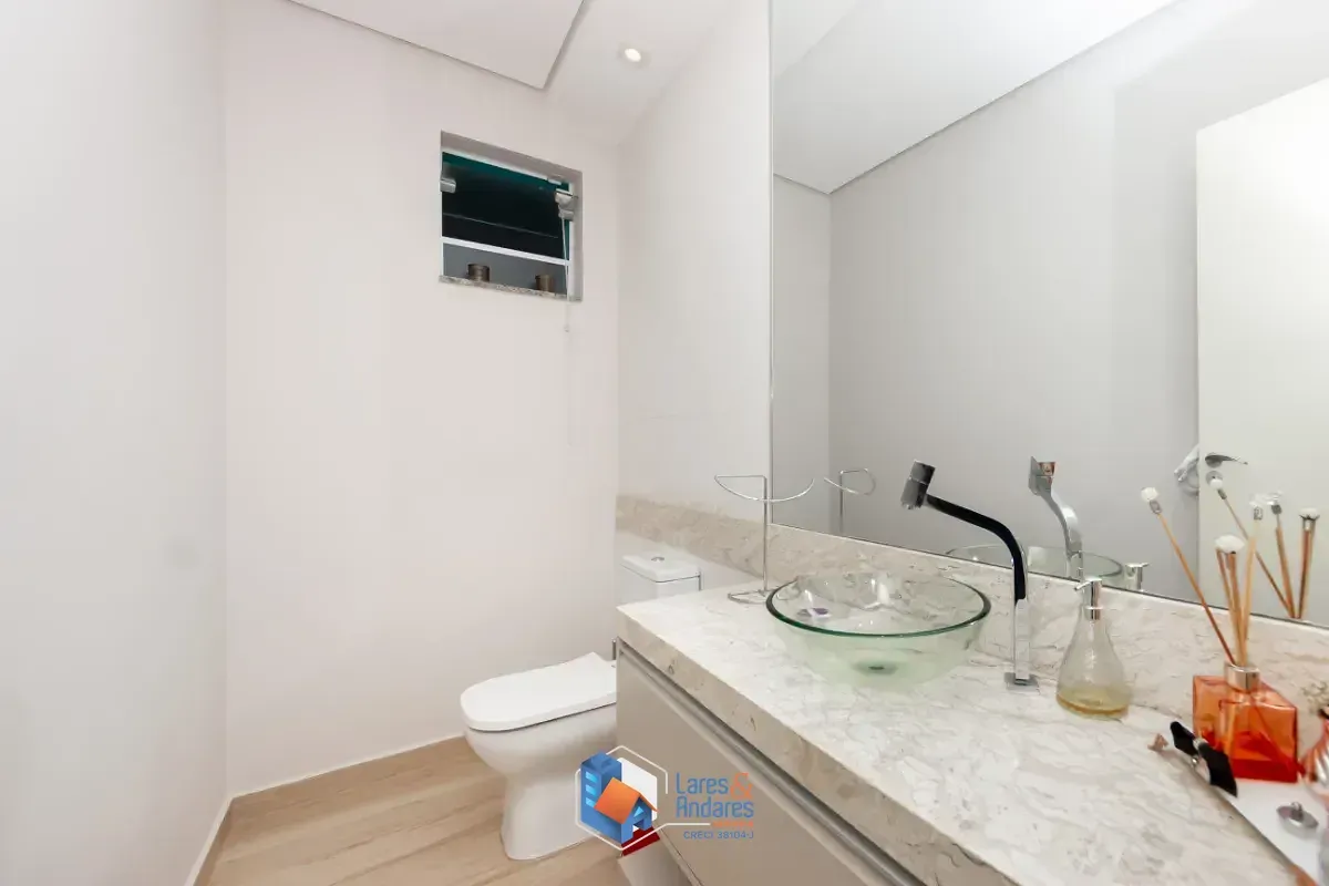 Imagem Casa para venda em Água Fria com 3 quartos, sendo 2 suítes, 219m²