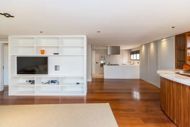 Imagem Apartamento à Venda Em Moema Com 4 Dormitórios Sendo 1 Suíte e 3 Vagas - 1 Por Andar